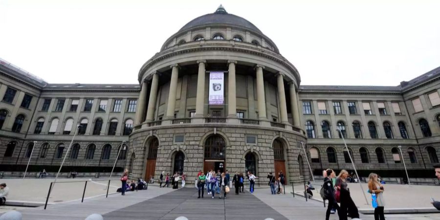 Hauptgebäude der Eidgenössischen Technischen Hochschule (ETH) in Zürich.