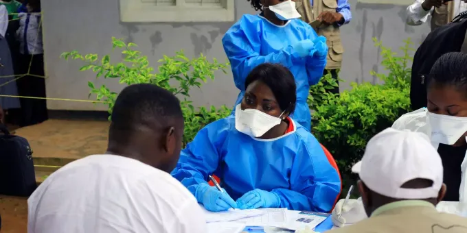 Bereits 300 Menschen Im Osten Kongos An Ebola Erkrankt