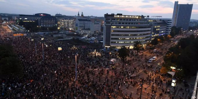 Chemnitz - Zehntausende protestieren bei Rockkonzert gegen Rechts