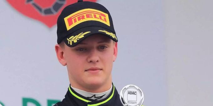 Mick Schumacher bei einem seiner Siege in der Formel 4. Mick Schumacher bei einem seiner Siege in der Formel 4.