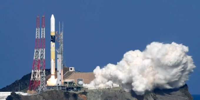 Die japanische Trägerrakete von Typ H-2A hebt am Weltraumbahnhof Tanegashima ab und bringt den Satelliten «Ibuki-2» in seine Umlaufbahn. Japan schickt Satelliten zur Treibhausgas-Forschung ins All