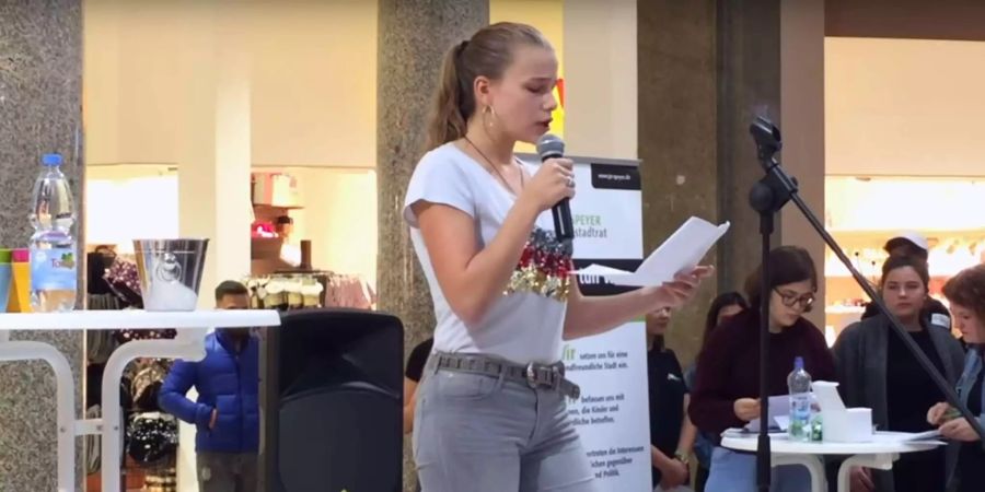 Die 14-jährige Ida-Marie,Tochter der AfD-Bundestagsabgeordneten Nicole Höchst, hetzt öffentlich gegen Ausländer.