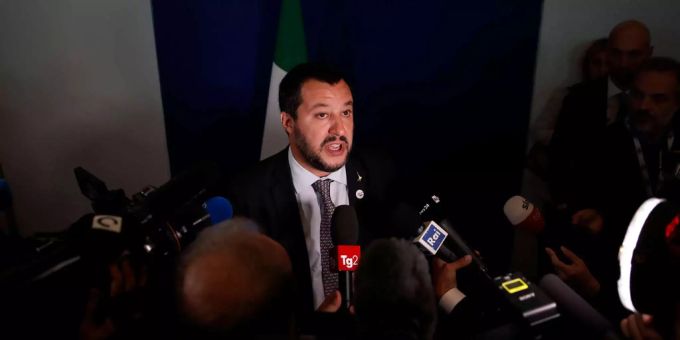 Italiens Innenminister Matteo Salvini bei einer Pressekonferenz in Frankreich. Italiens Innenminister Matteo Salvini bei einer Pressekonferenz in Frankreich.