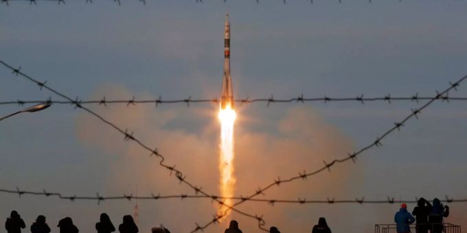 Die Rakete hebt in Kasachstan ab und dockt rund sechs Stunden später an der internationalen Raumstation ISS an. Die Rakete hebt in Kasachstan ab und dockt rund sechs Stunden später an der internationalen Raumstation ISS an.