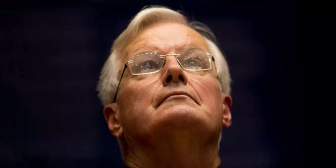 Der Chefunterhändler der Europäischen Union, Brexit, Michel Barnier, schaut nach seiner Rede während einer Konferenz von EU-Unternehmensführern im Europäischen Parlament in Brüssel hoch. Der Chefunterhändler der Europäischen Union, Brexit, Michel Barnier, schaut nach seiner Rede während einer Konferenz von EU-Unternehmensführern im Europäischen Parlament in Brüssel hoch.