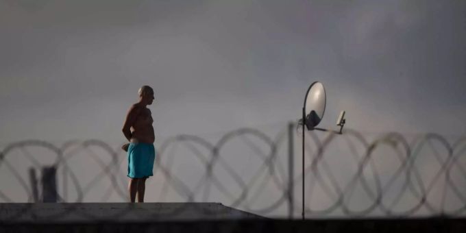 Erst nach Studen gelang es den Behörden die Kontrolle über die Häftlinge zu gewinnen. Erst nach Studen gelang es den Behörden die Kontrolle über die Häftlinge zu gewinnen.