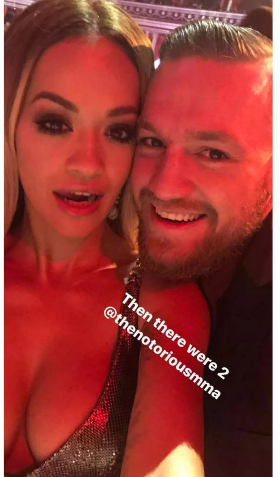 Die Schöne und das Biest: Rita Ora und Conor McGregor flirten.