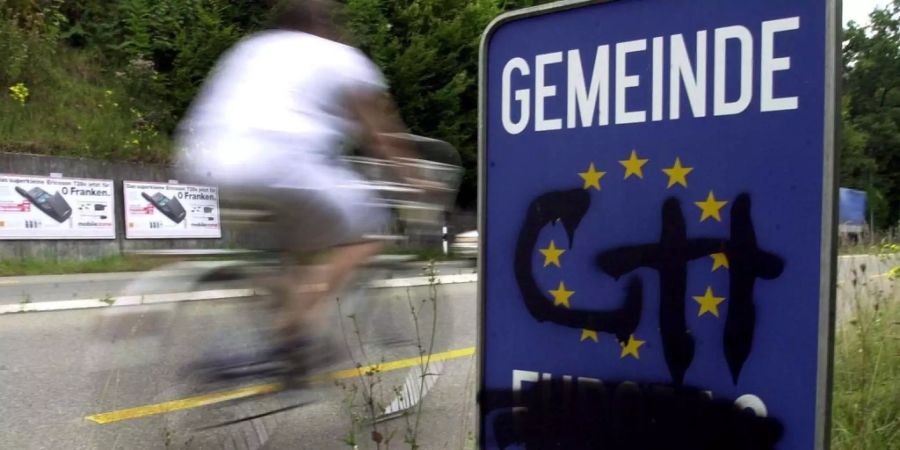 Nicht allen gefallen die zahlreichen Schweizer Strassenschilder mit «Europa» im Namen.