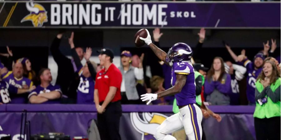 Stefon Diggs bringt den Sieg für die Minnesota Vikings in allerletzter Sekunde mit seinem Touchdown nach Hause.