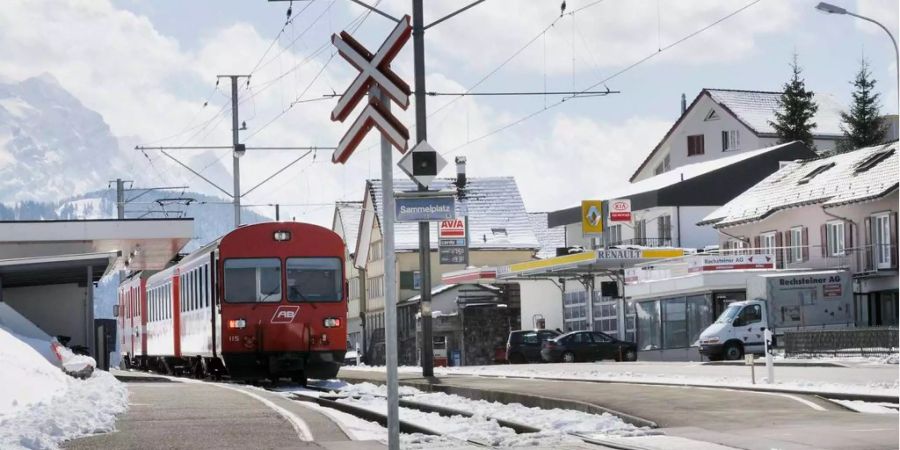 Beim Sammelplatz in Meistersrüte AI kollidierten ein Zug und ein Auto. (Archivbild)