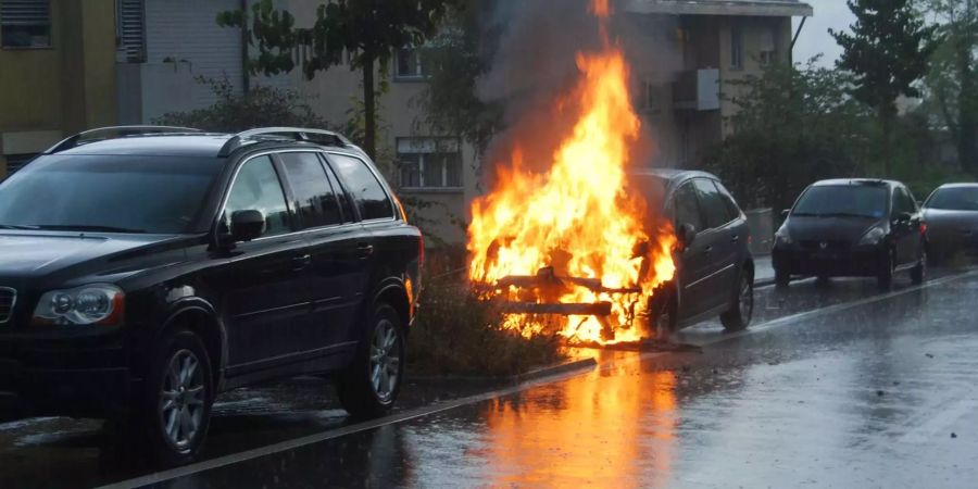 Beim Brand eines Autos in Luzern wurden keine Personen verletzt.