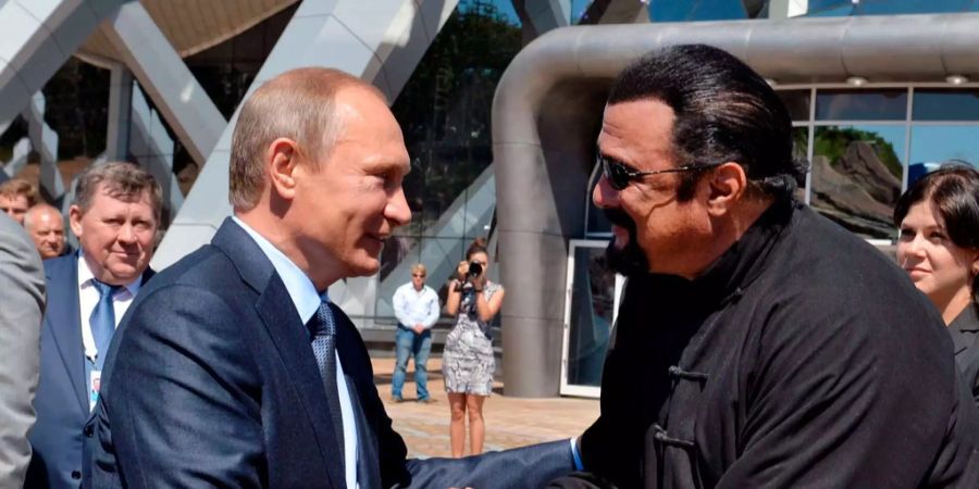 Der russische Präsident Wladimir Putin und der amerikanische Schauspieler Steven Seagal sind schon länger befreundet.