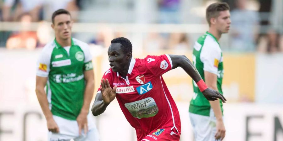 Sions Moussa Djitte bejubelt seinen Treffer zum 0:2 gegen den FC St. Gallen.