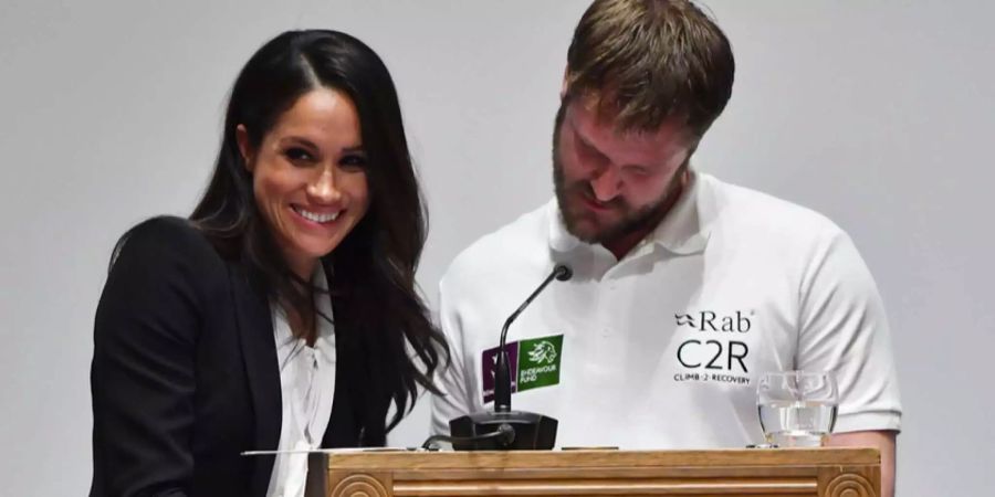 Meghan Markles Co-Präsentator konnte bei der Preisverleihung zunächst die Liste der Nominierten nicht finden.