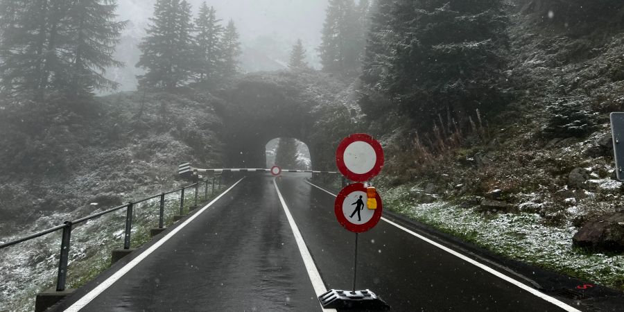 Wegen dem Schnee ist der Sustenpass am Samstag gesperrt.