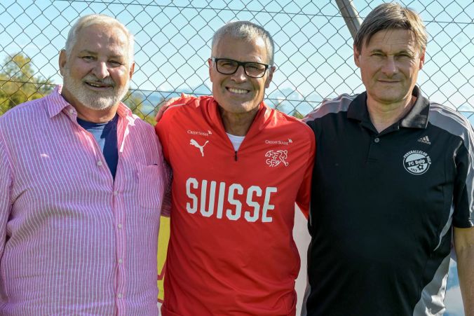 Trainer vlnr: Andreas Gurtner (FC Belp), Andy Egli (Suisse Legends) und Urs Rohner (FC Belp).