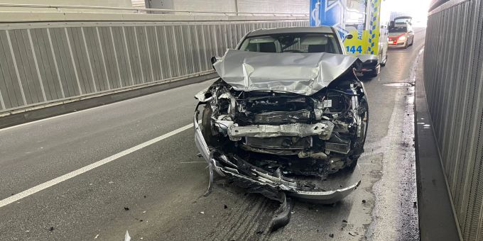 Der 79-jährige Autofahrer musste ins Spital gebracht werden Der 79-jährige Autofahrer musste ins Spital gebracht werden