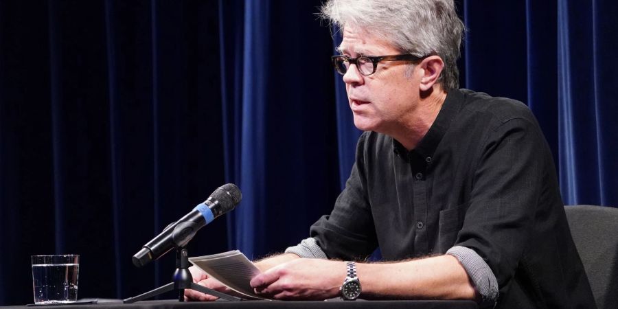 Der US-amerikanische Schriftsteller Jonathan Franzen während einer Lesung im Theater Lübeck aus seinem Roman «Crossroads».