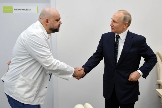 Wladimir Putin hat den Spital-Direktoren mitgeteilt, dass ihr Personal Russland nicht mehr verlassen darf (Symbolbild). Ukraine-Krieg Ärzte