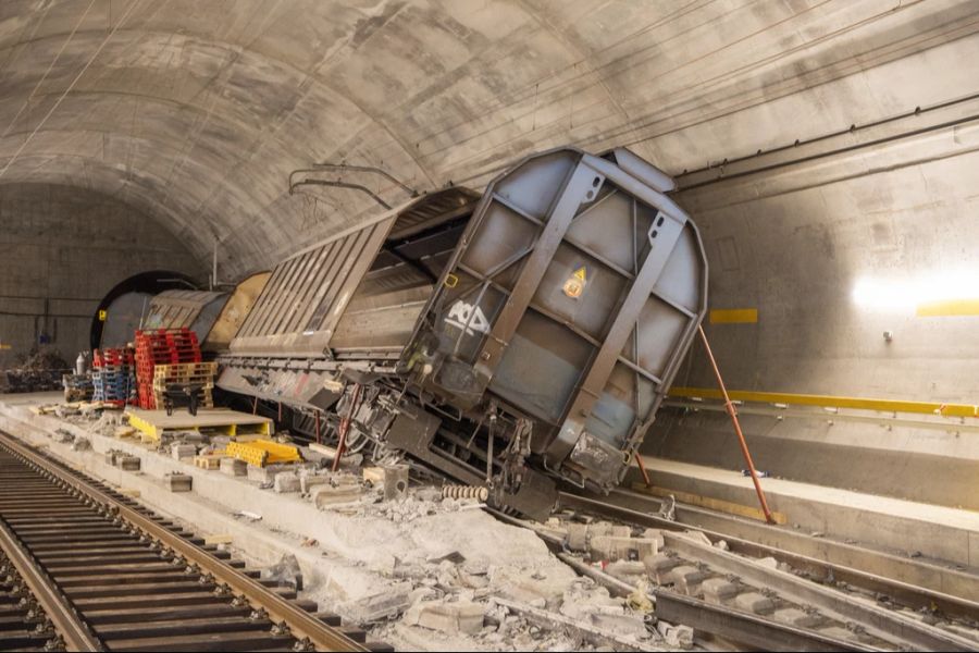 Zug Entgleisung Gotthard Basistunnel