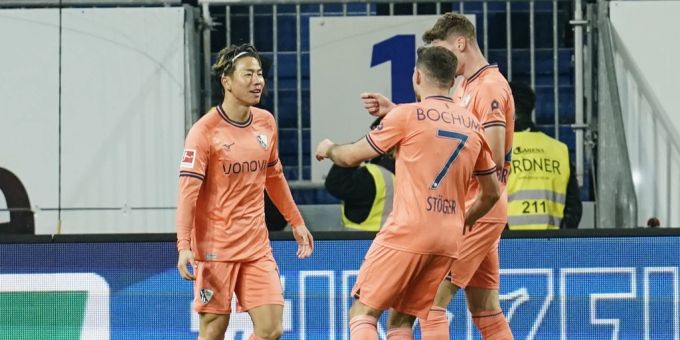 Bochum jubelt über den ersten Saisonsieg. Bochum