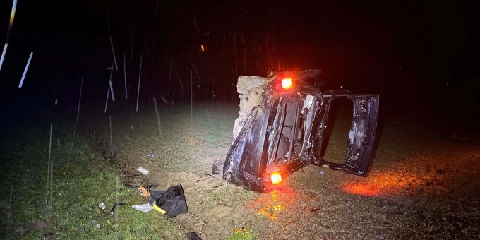 Suhr AG - Schwerer Selbstunfall auf der A1 führt zu Totalschaden