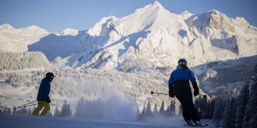 Im Unfallprotokoll gibt gemäss der Suva kaum jemand an, dass er zu viel Alkohol auf der Piste getrunken hat. (Symbolbild)