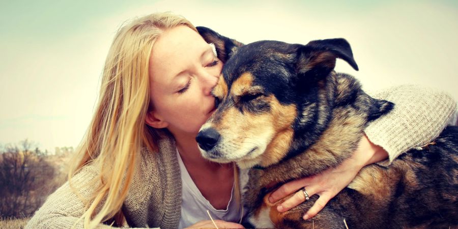 Frau mit Hund