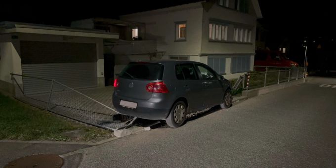 Selbstunfall mit Personenwagen in Heiden. Selbstunfall in Heiden