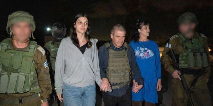 Judith Raanan und ihre 17-jährige Tochter Natalie waren bereits aus der Gefangenschaft im Gazastreifen freigelassen worden. geiseln