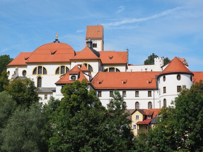 Das Kloster St. Mang ist ein ehemaliges Kloster der Benediktiner in Füssen. Kloster Füssen Allgäu