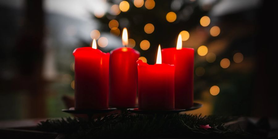 Adventskranz Kerzen vier