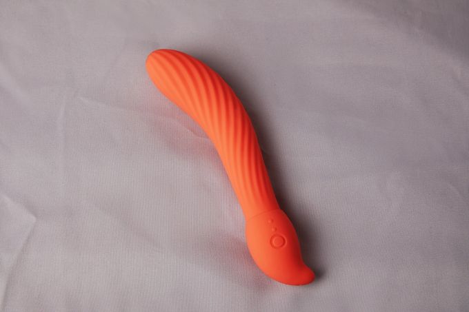 Mit einem Vibrator fuhr der Angeklagte über den gesamten Körper des Jugendlichen und berührte dabei auch seinen Penis. sexueller missbrauch nachbar