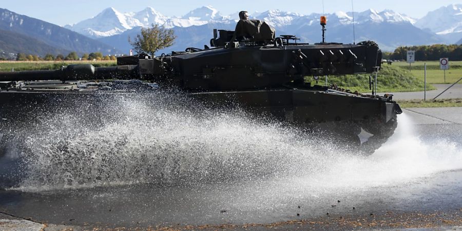 Ein Kampfpanzer des Typs Leopard II, eines Nachfolgemodells der von der Firma GLS eingeforderten Leopard 1 Panzer.