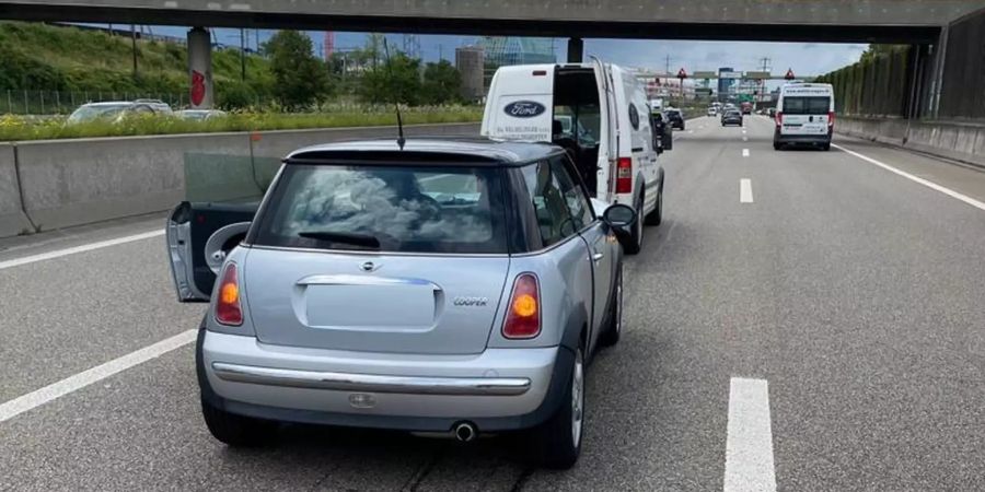 Auffahrkollision zwischen Personen- und Lieferwagen