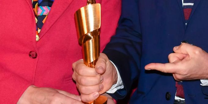 Die «Goldene Lola» für das beste unverfilmte Drehbuch ging an Schröders Drehbuch «Als Bestie bin ich aufgewacht». (Symbolbild) Die Lola-Trophäen des diesjährigen Deutschen Filmpreises sind aufgrund der Coronavirus-Pandemie nicht in einer Gala, sondern per Videoschaltungen verliehen worden. (Symbolbild)