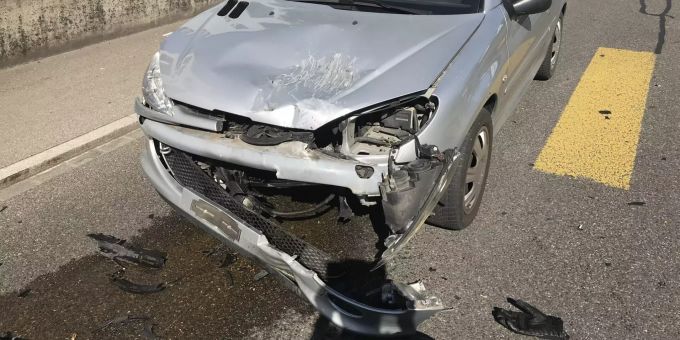 Auffahrkollision vor Fussgängerstreifen. Auffahrkollision vor Fussgängerstreifen