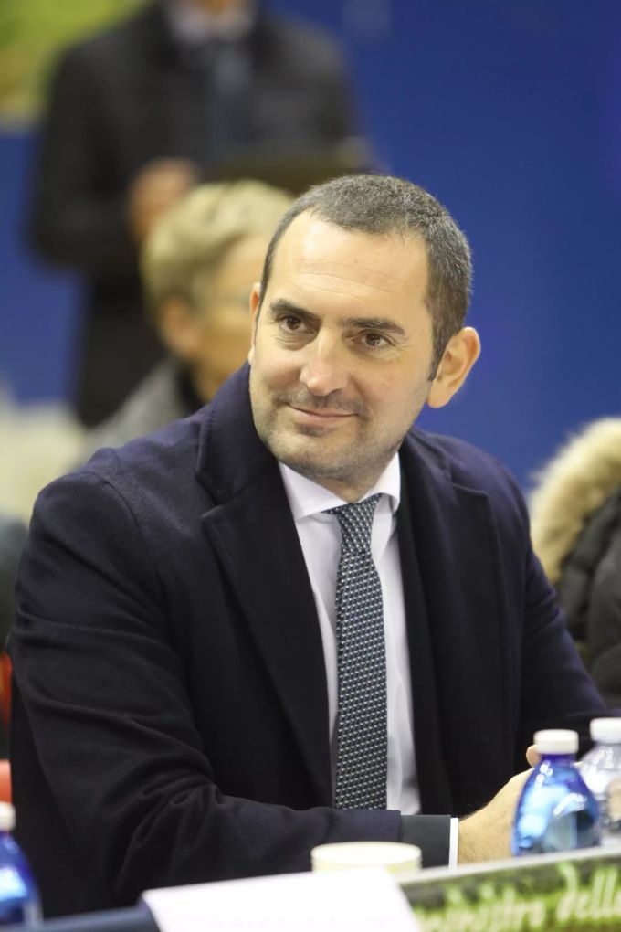 Der italienische Sportminister Vincenzo Spadafora bei einer Konferenz. Italienischer Sportminister Spadafora