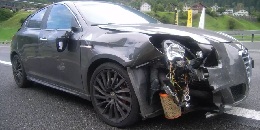 Unfall zwischen Personenwagen und Sattelmotorfahrzeug