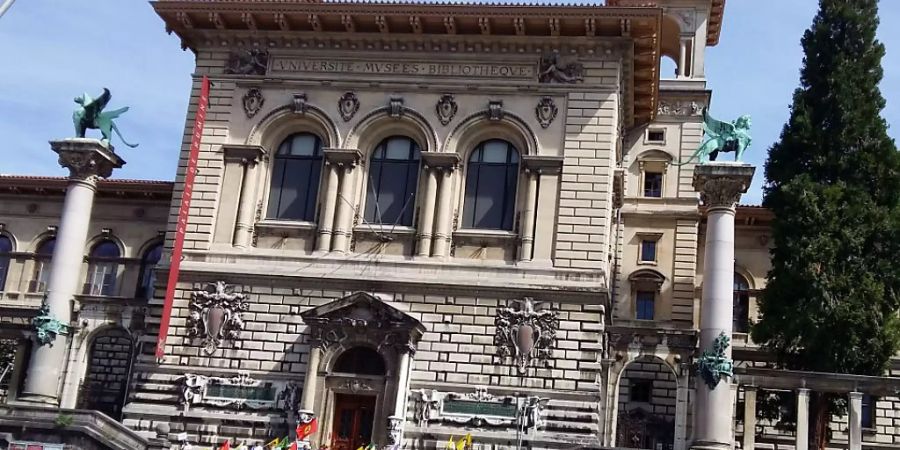 Die Kurdinnen und Kurden versammelten sich zunächst vor dem Palais Rumine. Dort wurde am 24. Juli 1923 der Vertrag von Lausanne geschlossen, der zur Aufteilung Kurdistans zwischen der Türkei, Syrien, de Irak und dem Iran führte.