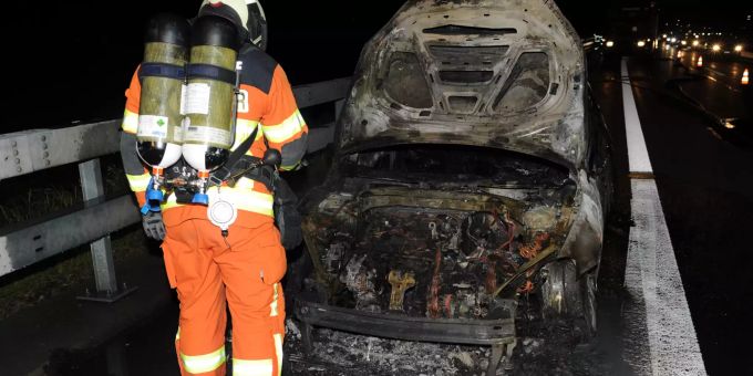 Erstfeld UR: Brand eines Personenwagens – niemand verletzt. Erstfeld Brand Personenwagen
