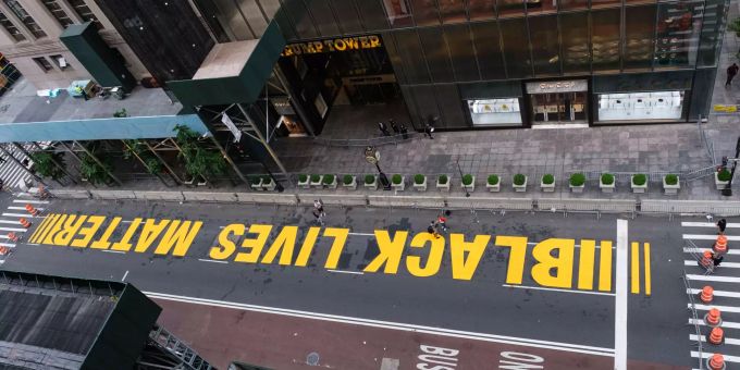 Von Bürgermeister - «Black Lives Matter»-Schriftzug vor Trump Tower
