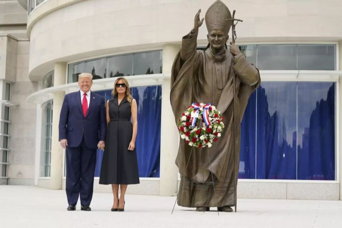 Melania Trump, die Gattin von US-Präsident Donald Trump, hatte wohl einfach einen schlechten Tag. donald trump