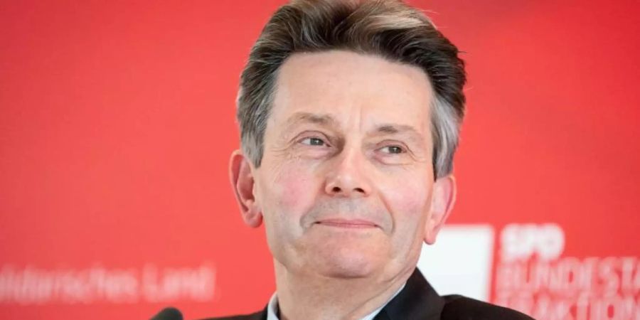 Rolf Mützenich spricht zu Beginn der SPD-Fraktionssitzung in Berlin. Foto: Kay Nietfeld/dpa
