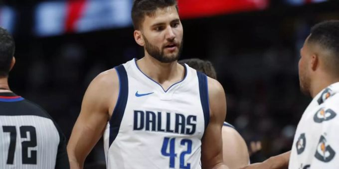 Bereitet sich mit den Dallas Mavericks auf die Fortsetzung der NBA-Saison vor: Maxi Kleber. Foto: David Zalubowski/AP/dpa Bereitet sich mit den Dallas Mavericks auf die Fortsetzung der NBA-Saison vor: Maxi Kleber. Foto: David Zalubowski/AP/dpa
