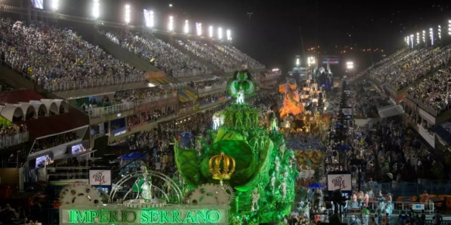 Parade von Império Serrano