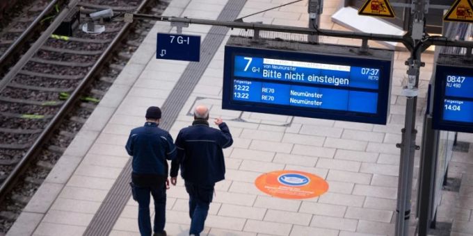 Szene in einem Bahnhof Szene in einem Bahnhof