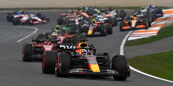 Max Verstappen (Red Bull) führt das Feld beim Holland-GP der Formel 1 an. Max Verstappen Red Bull