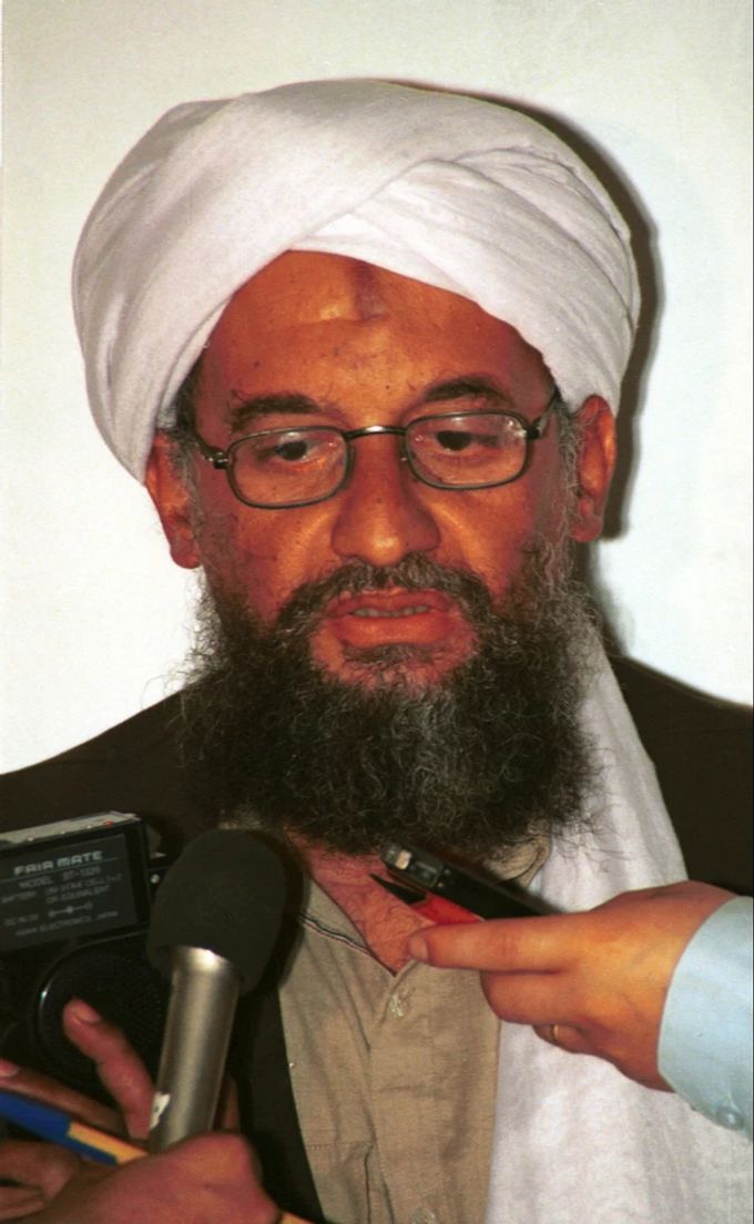 Aiman al-Sawahiri war lange Zeit der Stellvertreter von bin Laden und ersetzte ihn nach dessen Tod als Anführer von Al-Kaida. (Archivbild von 1998) Al kaida