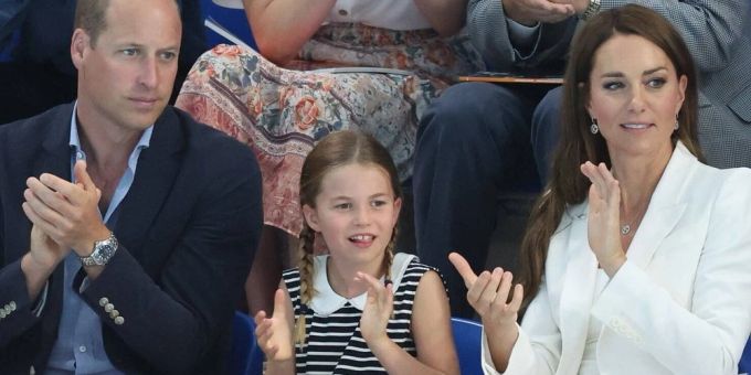 Prinz William, Prinzessin Charlotte und Herzogin Kate haben die Commonwealth Games im Schwimmen besucht. Prinz William